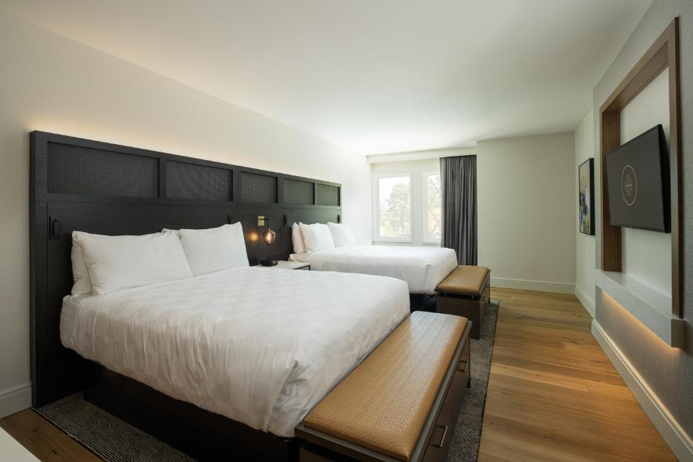 Deluxe Queen Room interior